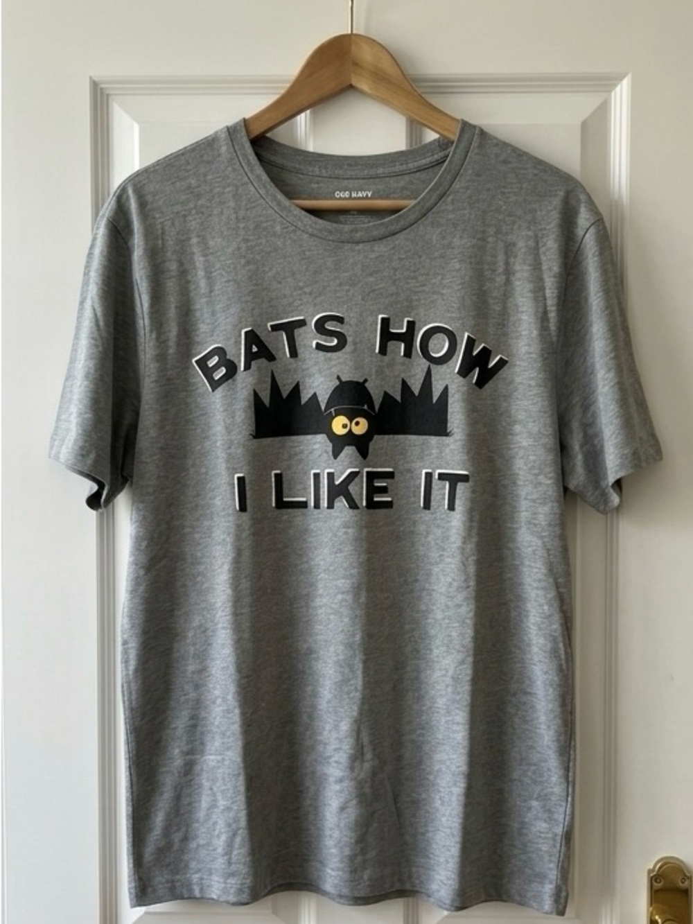 Old Navy Medium Grey Halloween Graphic T-Shirt Bat Pun Cute Spooky Casual Short